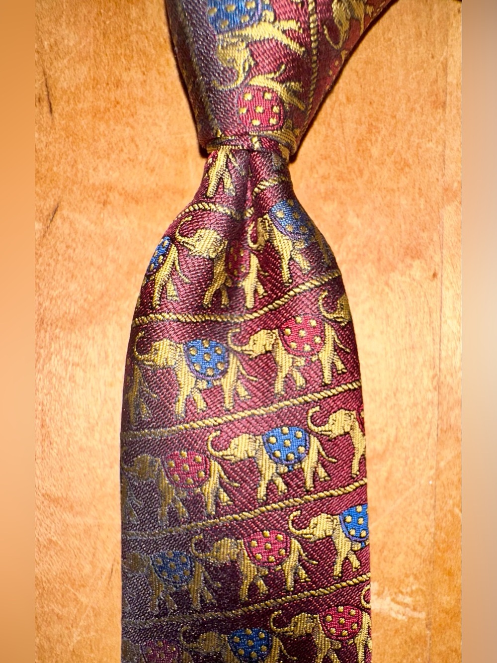 Jim Thompson elephant tie necktie cravat like new